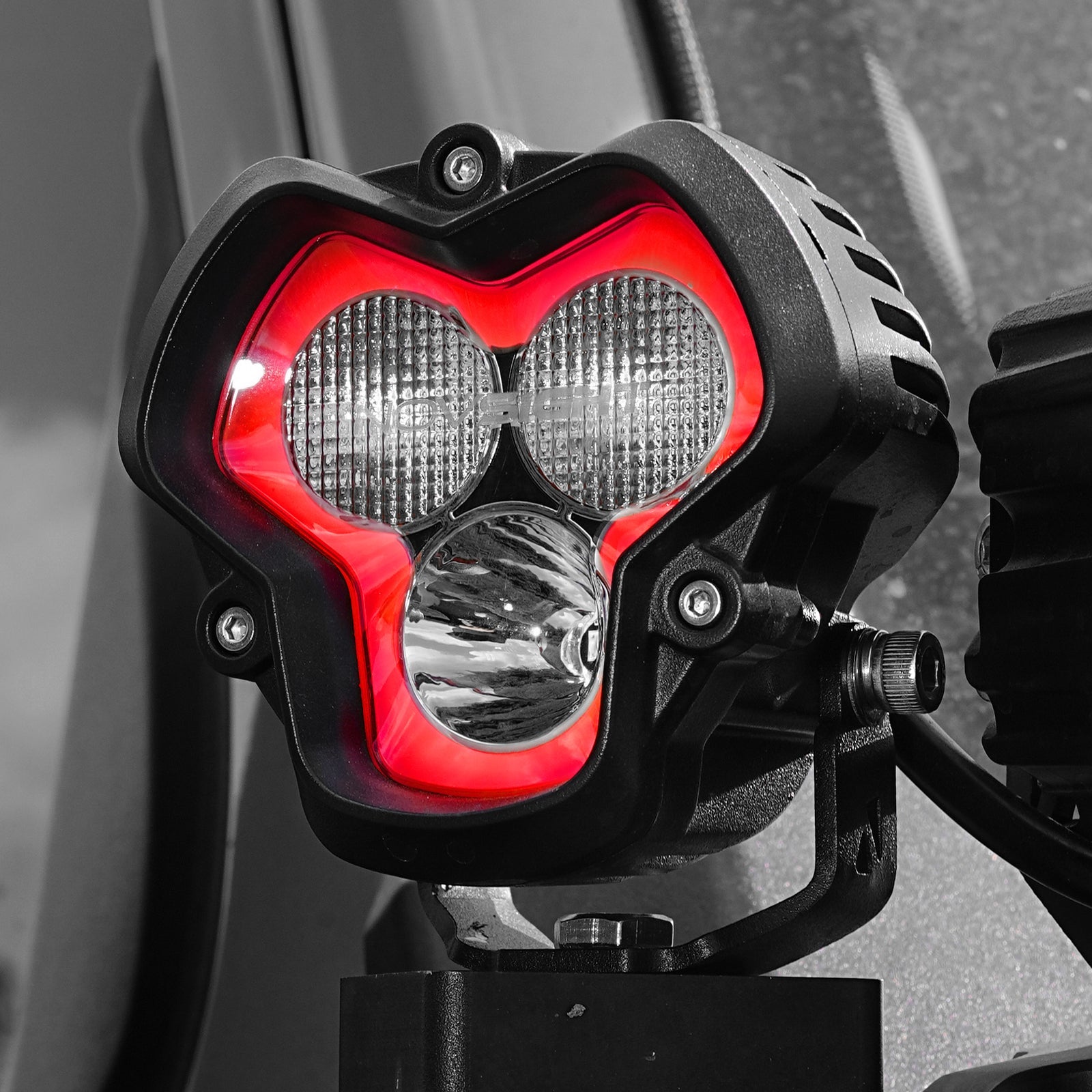 HALO SE Series 3インチ LED Pod Lights with Red and White DRL