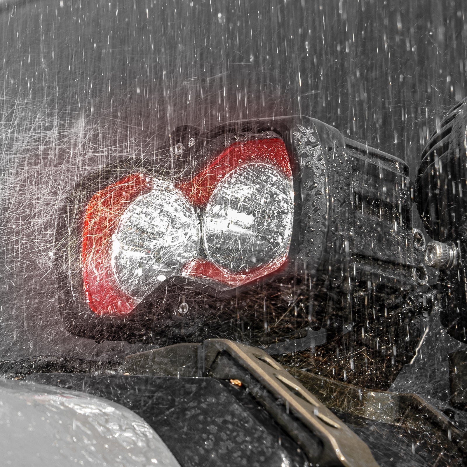 HALO SE Series 4.5インチ LED Pod Lights with Red and White DRL