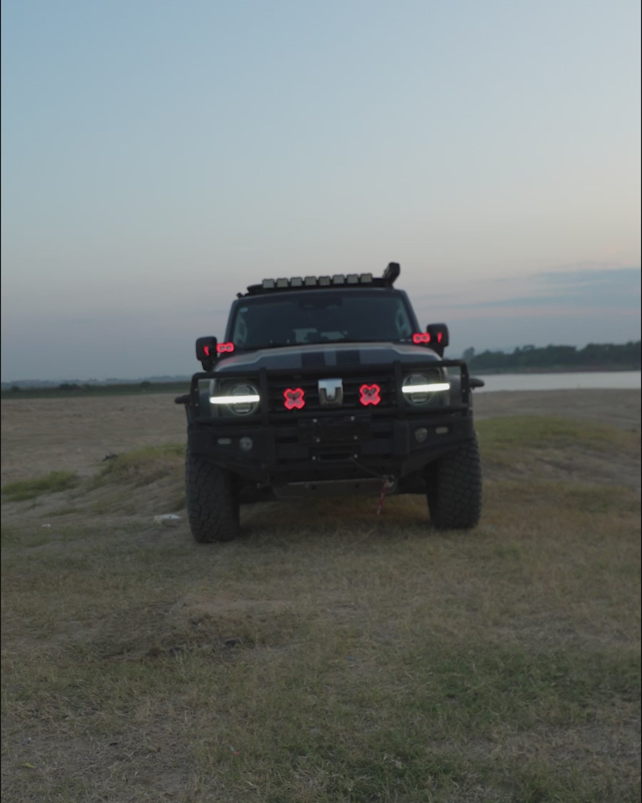 novsight HALO SEシリーズ　4.5インチライト HALO SE Series 4.5-inch LED Pod Lights with Red and White DRL