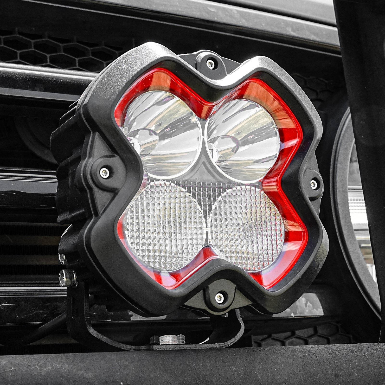 HALO SE Series 6インチ LED Pod Lights with Red and White DRL