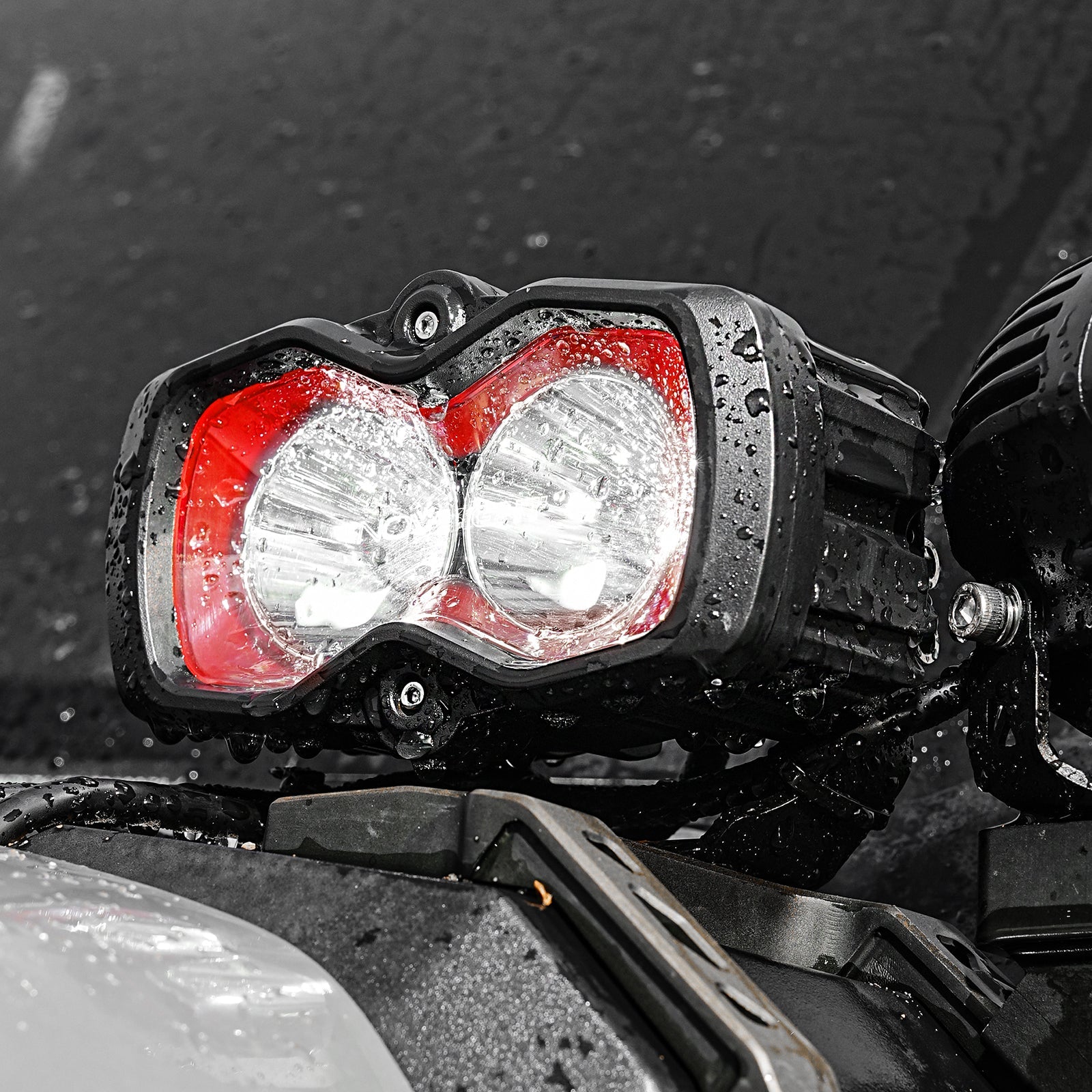 HALO SE Series 4.5インチ LED Pod Lights with Red and White DRL