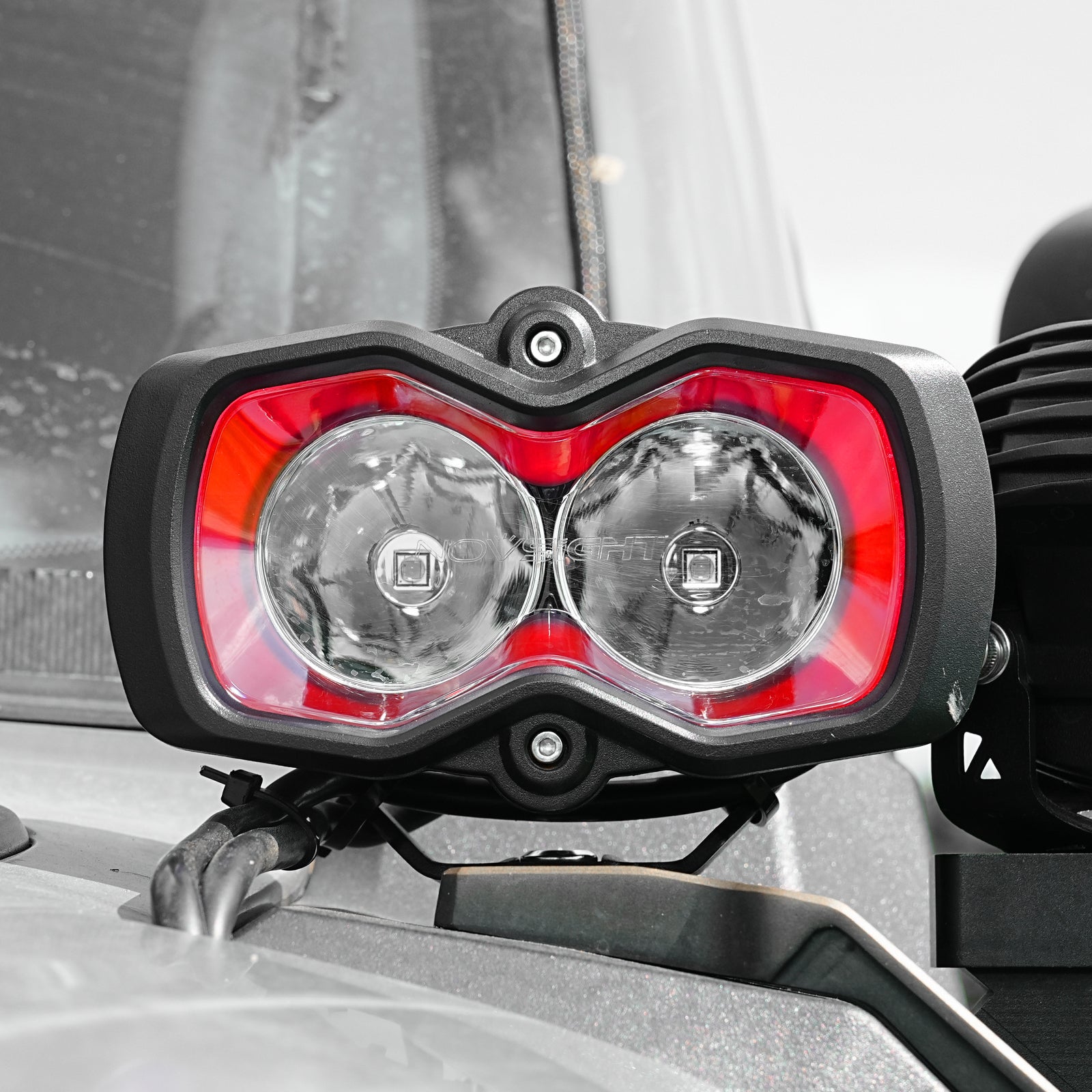 HALO SE Series 4.5インチ LED Pod Lights with Red and White DRL